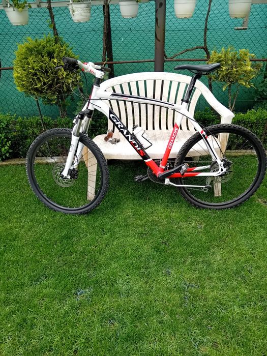 Vând bicicleta GRANDIS adusa de doua zile din Germania
