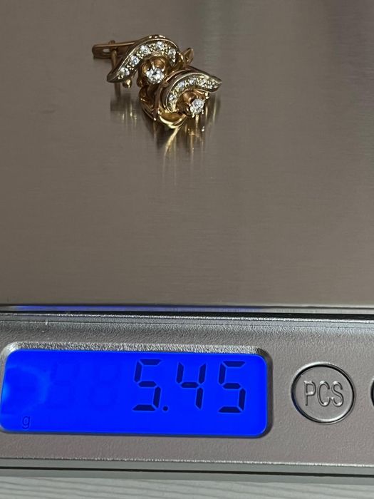 Золотые серьги с бриллиантами