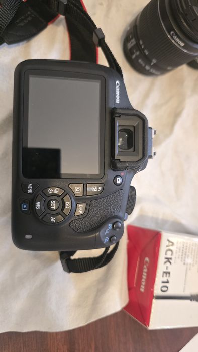 Canon EOS 1200D ca NOU - sub 300 cadre + 2 Obiective 18-55 + 55-250 + ACK-E10