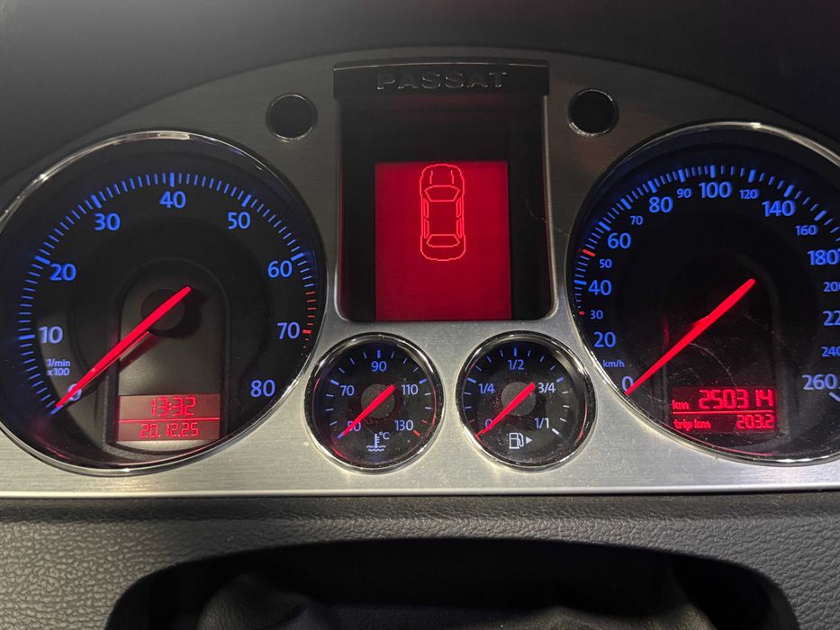 VW Passat B6 2.0 FSI – 2005 – Navi B7 – Senzori față/spate