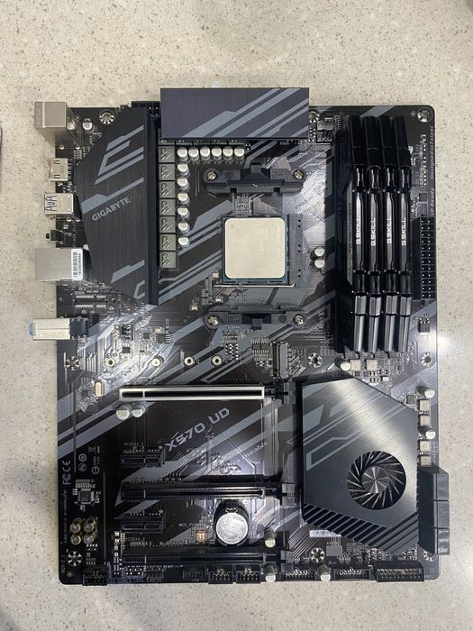 G.skill 4x8gb. Материнская плата GIGABYTE X570 UD