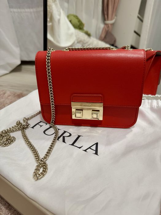 Geantă Furla Bella mini de umăr cu lant auriu rosie piele naturală