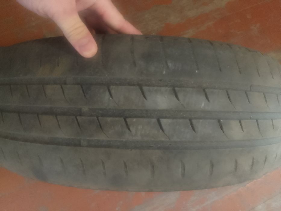 Колесо шины на машину