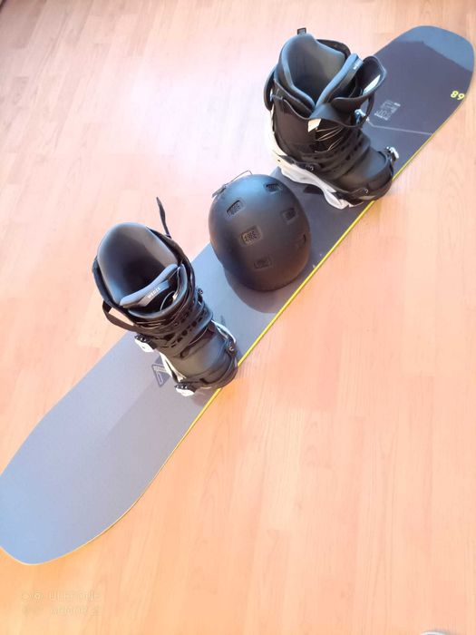Placă snowboard  + Boots  + Legături snowboard + Cască  snowboard -NOI
