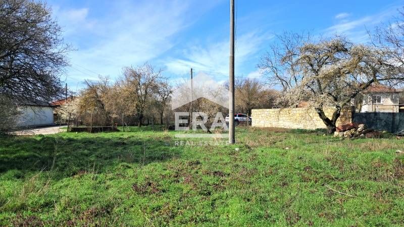 Ексклузивен, урегулиран поземлен имот за продажба, с малка постройка,