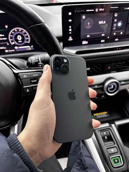 Продам Iphone 15 128GB коробка гарантия чехол