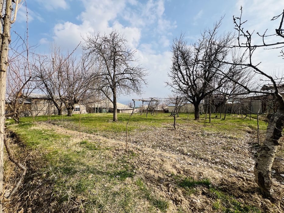 Дача учун тинч ва қулай ер участкаси сотилади