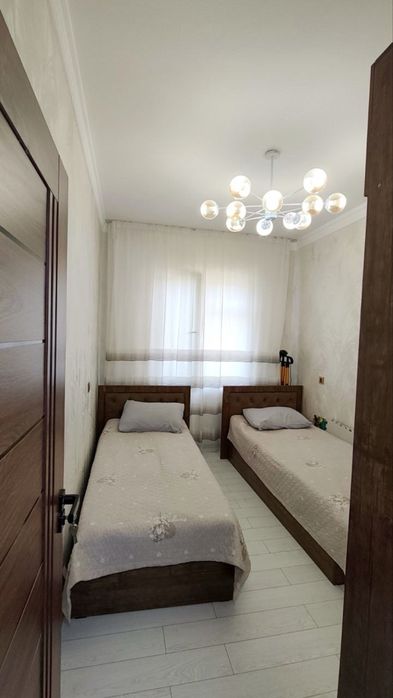 Qoraqamich 2/5 3/3/4 balkon 2/6 srochno sotiladi evro remont
