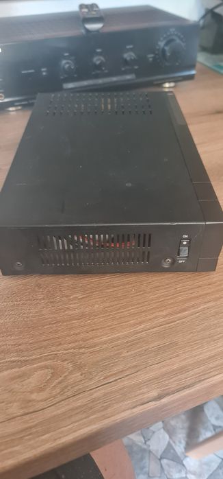 Amplificator stație JBL