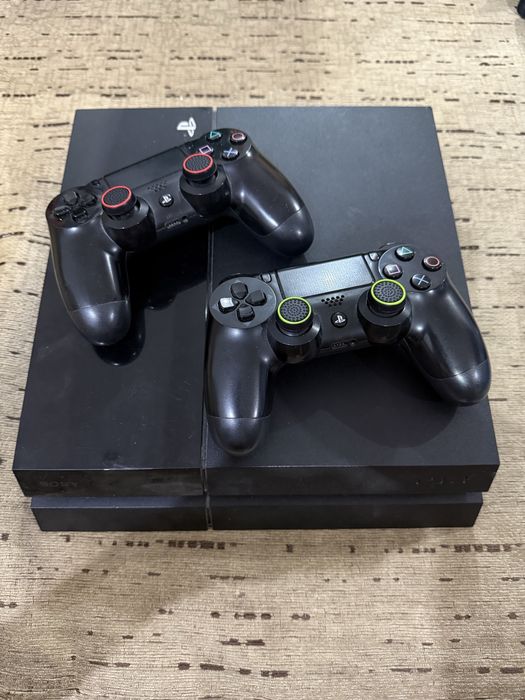 PS4 500GB + 2 Controlere