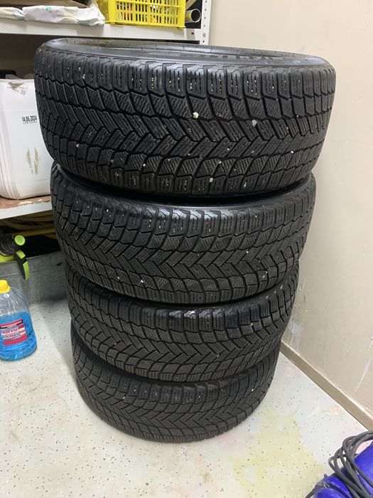 Продам зимние шины 255/50/20