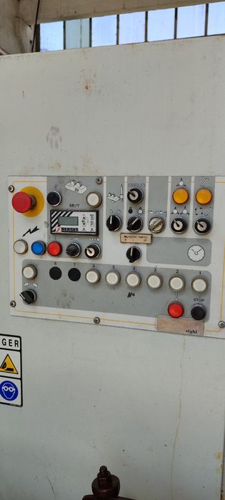 Четиристранка 6+1 универсална глава с работна ширина 240 мм.и работна височина 160мм.