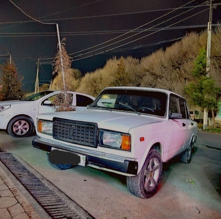 Vaz 2107 sotiladi