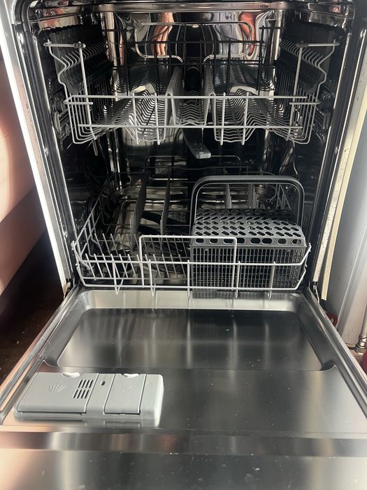 Продам посудомоечную машину