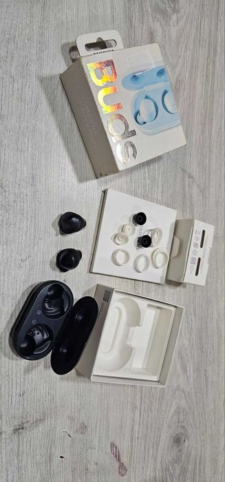 Безжични слушалки Samsung Galaxy Buds R170