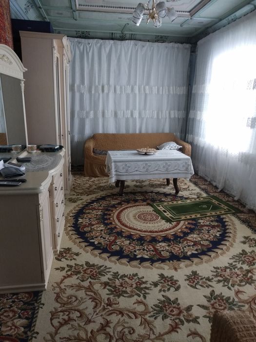 Кировда Уй сотилади.11.5 сотих. 6 зона 2 та гараж 2 та болахона.