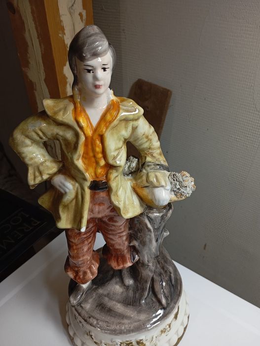 Италианска порцеланова статуетка