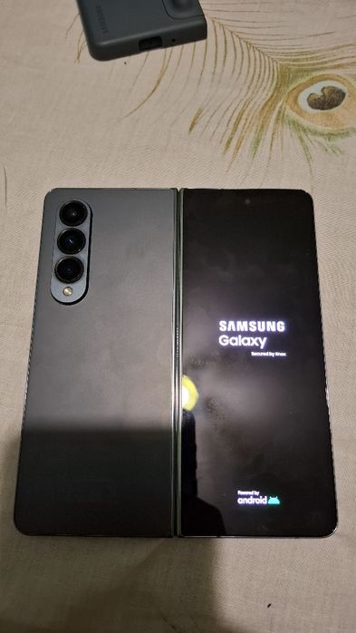Telefon pliabil Samsung fold 4 de 256gb