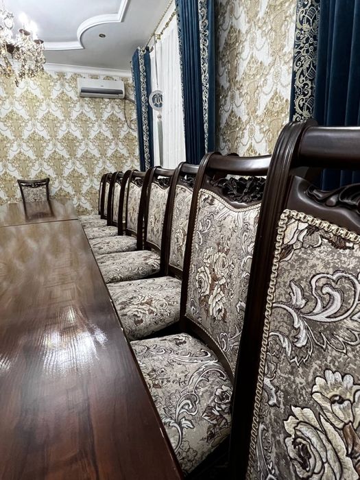 продаётся стол и стулья