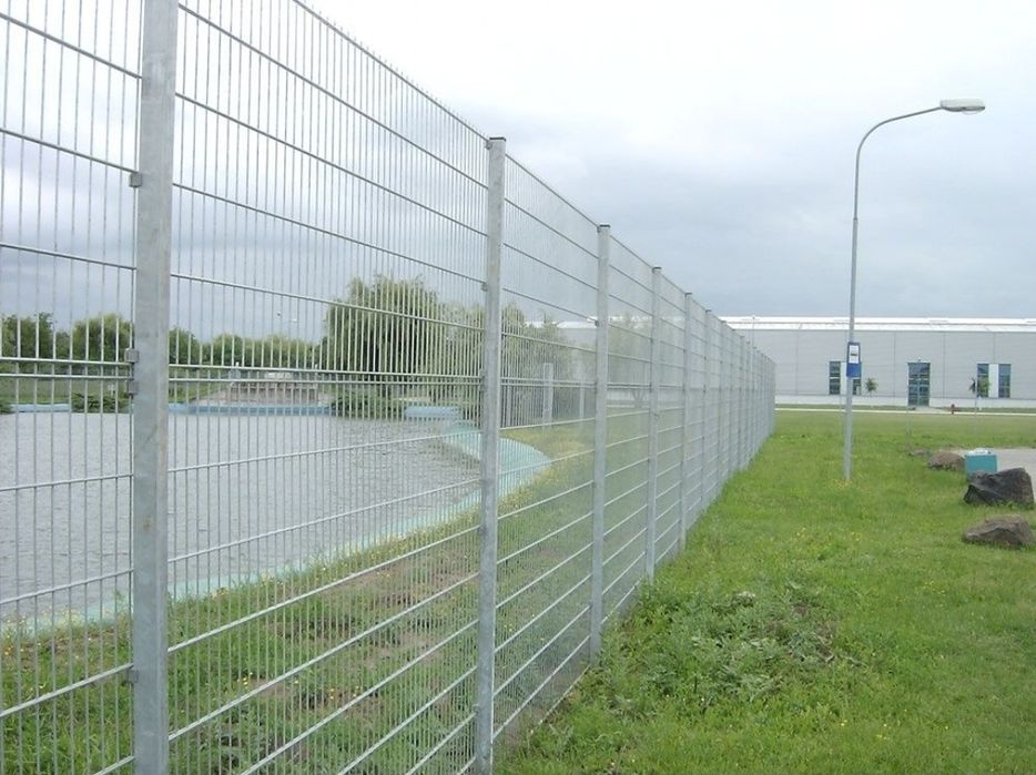 Garduri din plasa la gata