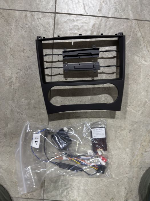 Mers 203 benz 2009/2009 teyes monitor uchun ramka