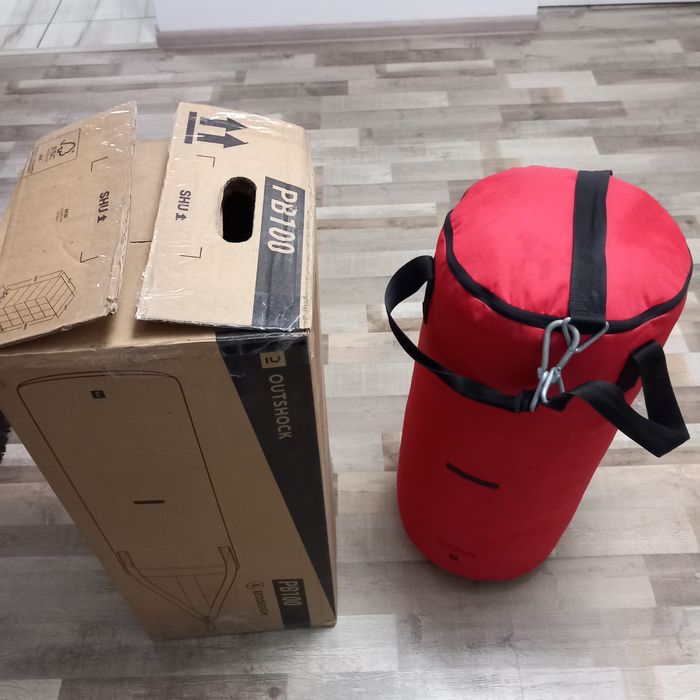 Vând sac de box 14 kg si manusi marimea 8
