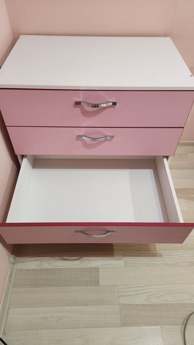 Mobila dresing, comoda si covor de vanzare