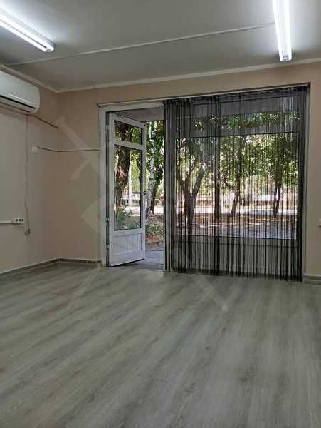 Продава се Офис в Пловдив, Кючук Париж - 27 кв.м за 982 €/кв.м - Снимка #1