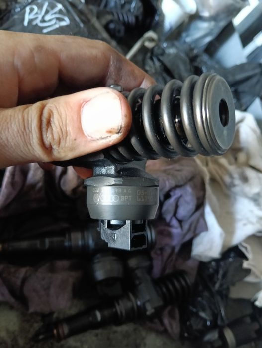 Injector Passat golf Octavia Touran Caddy 1.9 TDI BKC BXE 038130073AG