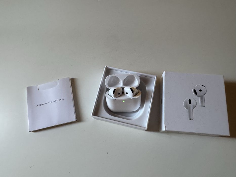 apple airPods 4