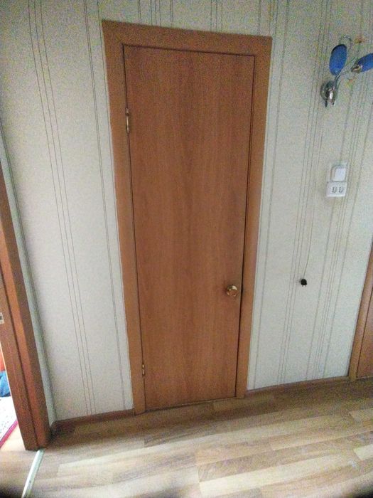 Продаю дверь межконатный