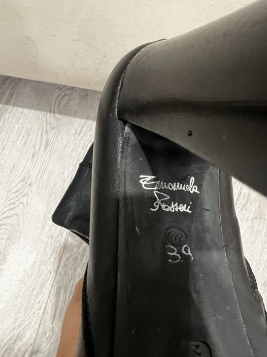 Продам кожанные сапоги