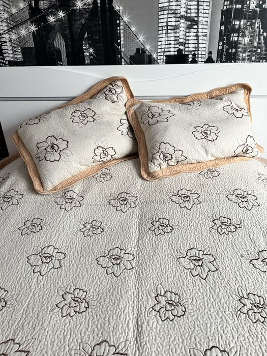 Продавам шалте запспалня в комплект с две нощни лампи