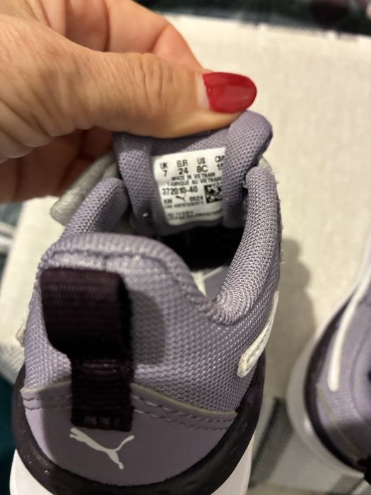 Adidasi Puma numarul 24