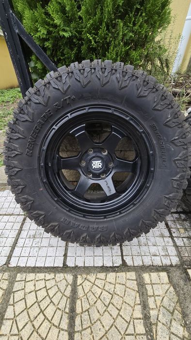 Продава 4 броя Off Road гуми с джанти