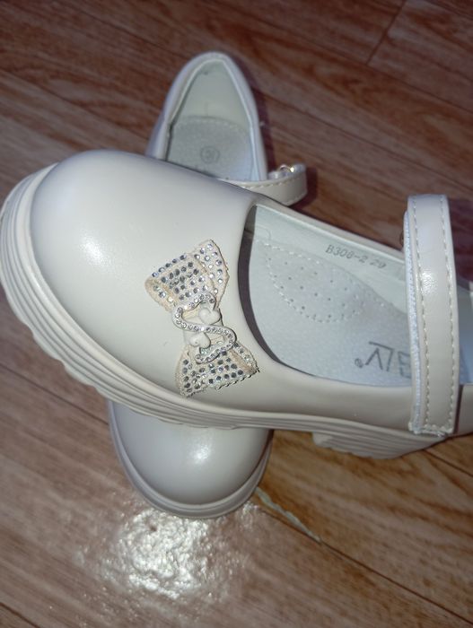 Продам туфли на девочку