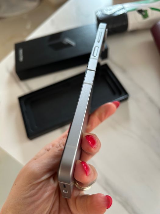 Galaxy ZFlip 6- нов с гаранция