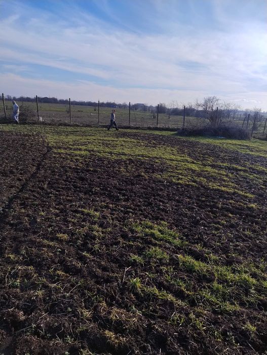 Vând teren excelent intravilan