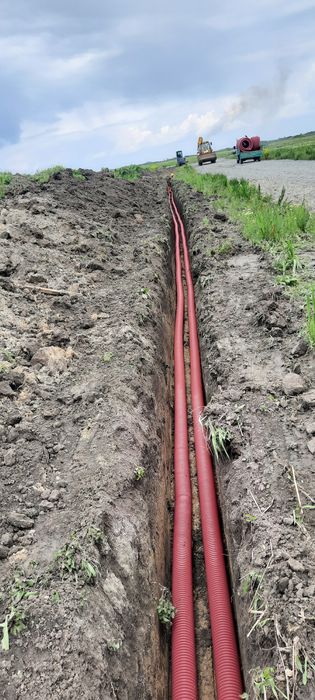 Închiriez miniexcavator cu picon