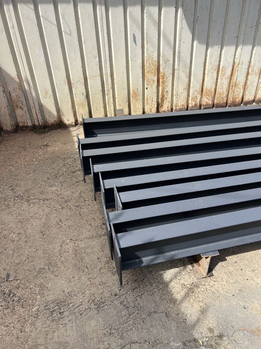 Vând hala structura metalică 8x15x4  pret 2500 euro