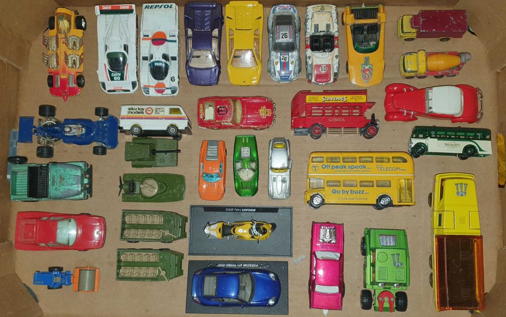 Дайкаст колички и влекачи различни мащаби марки Matchbox Corgi Burago