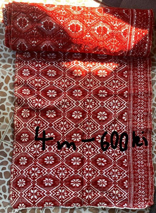 Vând covoare și țoluri lucrate manual, în stare foarte bună, potrivite pentru case tradiționale, pensiuni sau decor rustic.