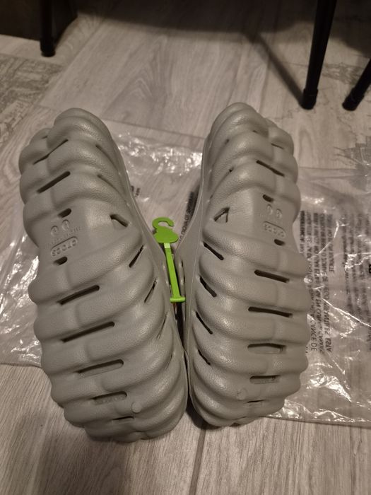 Crocs echo slide 38/39
