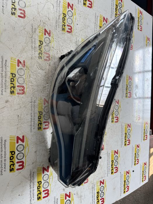 Far dreapta cu defect Renault ZOE