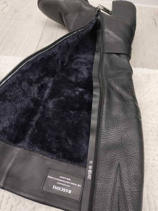 Продам зимние сапоги Basconi