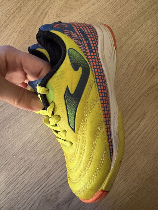 Кроссовки для футбола 27р