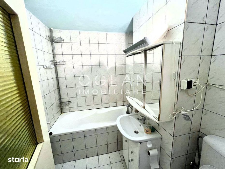 Apartament 4 camere, Etaj 3, Central, zona Garii