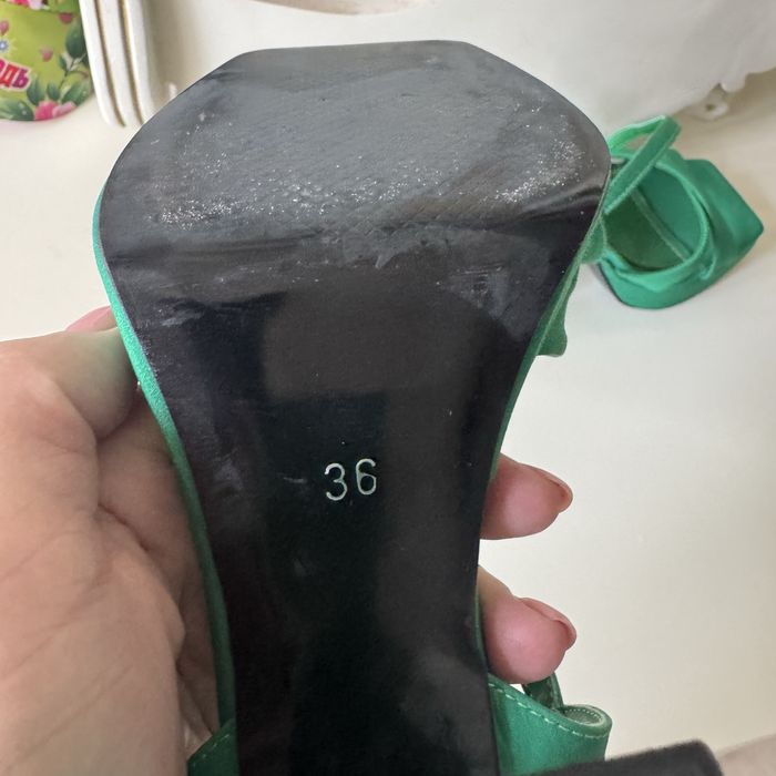 Продам босоножки