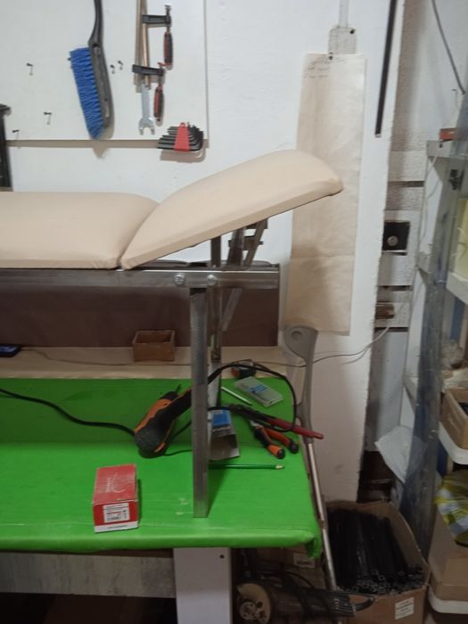 Стационарный лежак для процедур