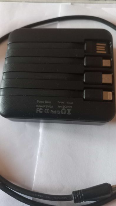 Чисто нова външна батерия (Power Bank) 5V/2A с 4 вградени изхода/входа и фенерче и кабел без преходник